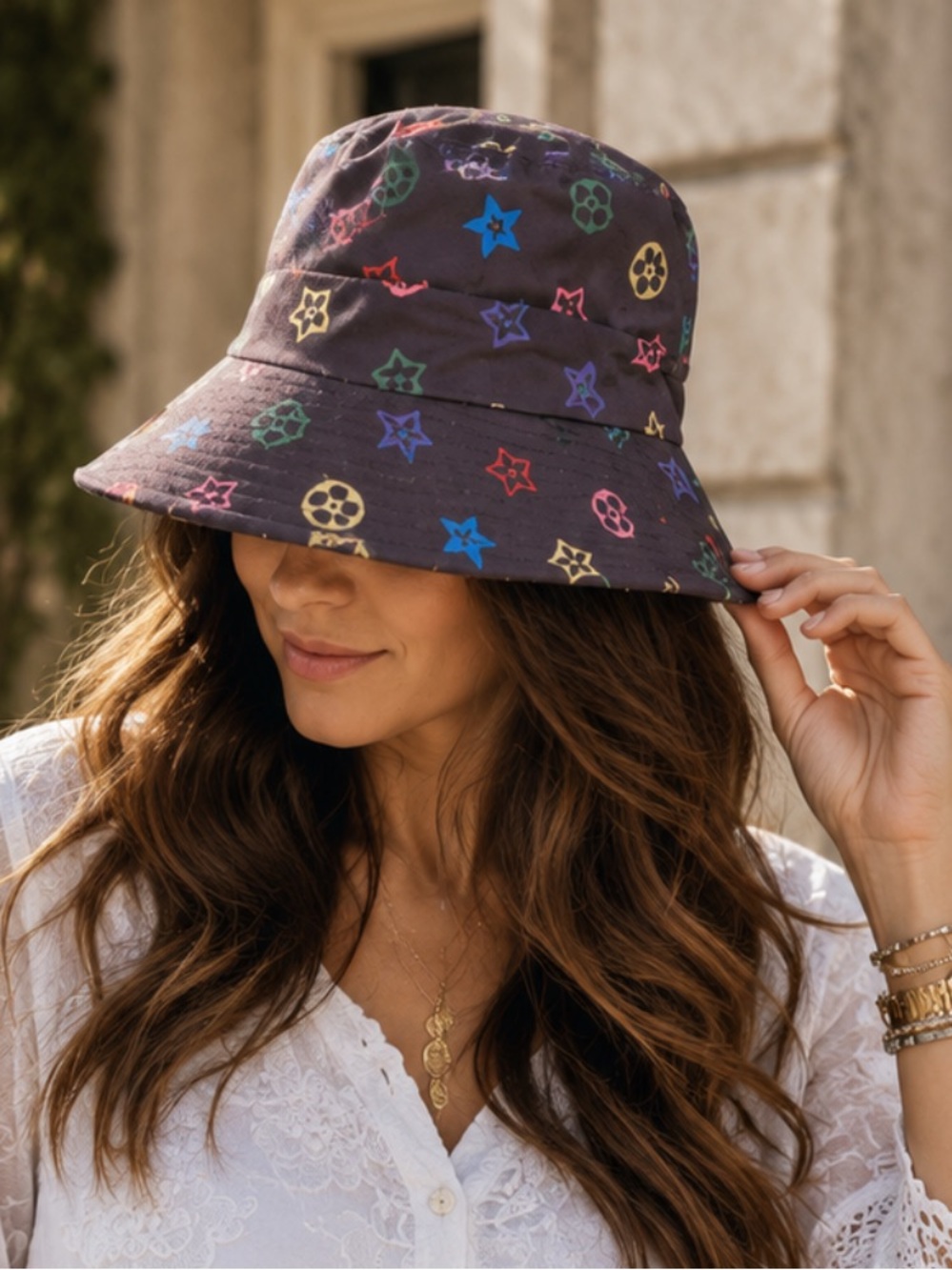 Multi-Color Star Print Bucket Hat - - Picture 3 of 4